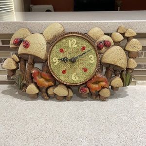 ‼️ SOLD ‼️ Vintage Mushroom Clock